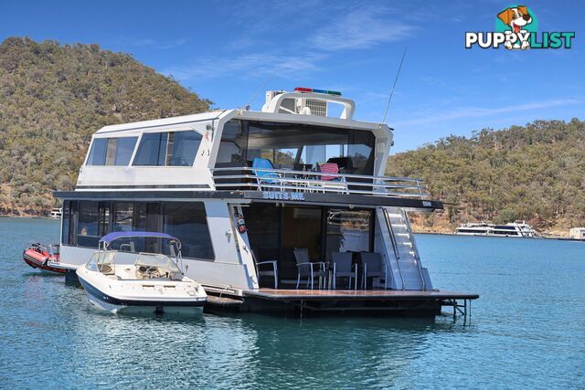 Suits Me Houseboat Holiday Home on Lake Eildon