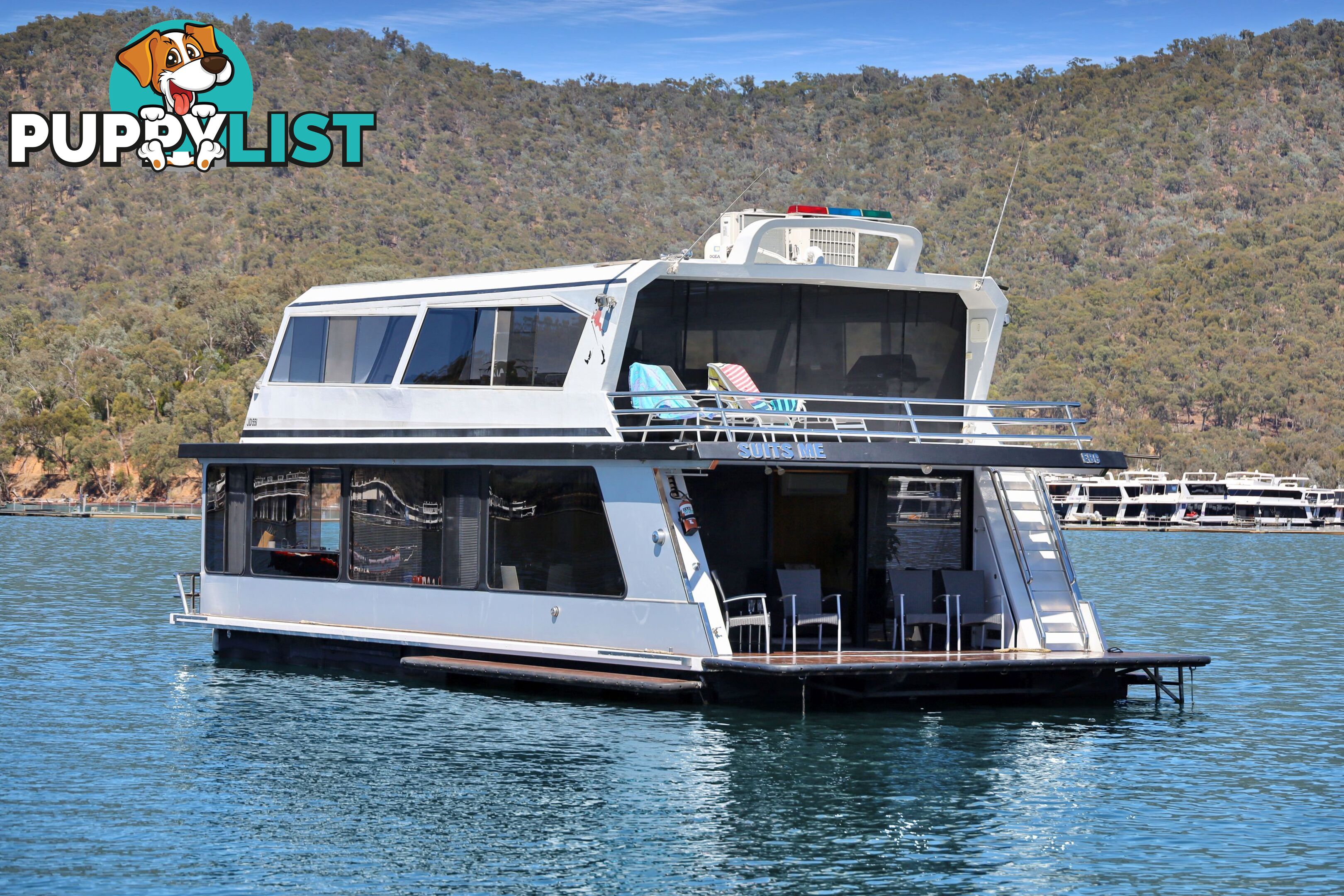 Suits Me Houseboat Holiday Home on Lake Eildon