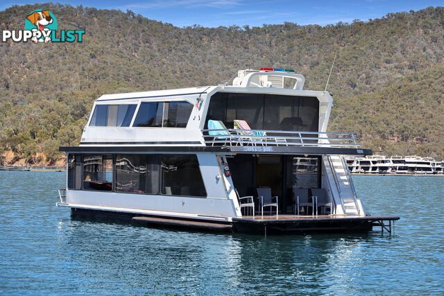 Suits Me Houseboat Holiday Home on Lake Eildon