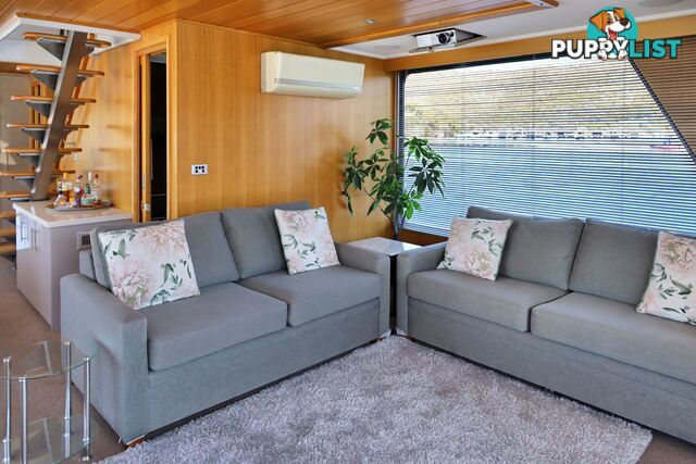 Suits Me Houseboat Holiday Home on Lake Eildon