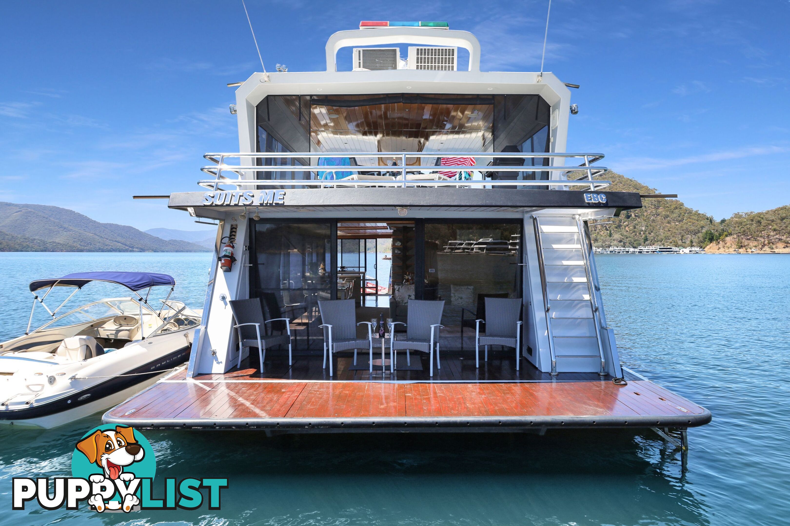 Suits Me Houseboat Holiday Home on Lake Eildon