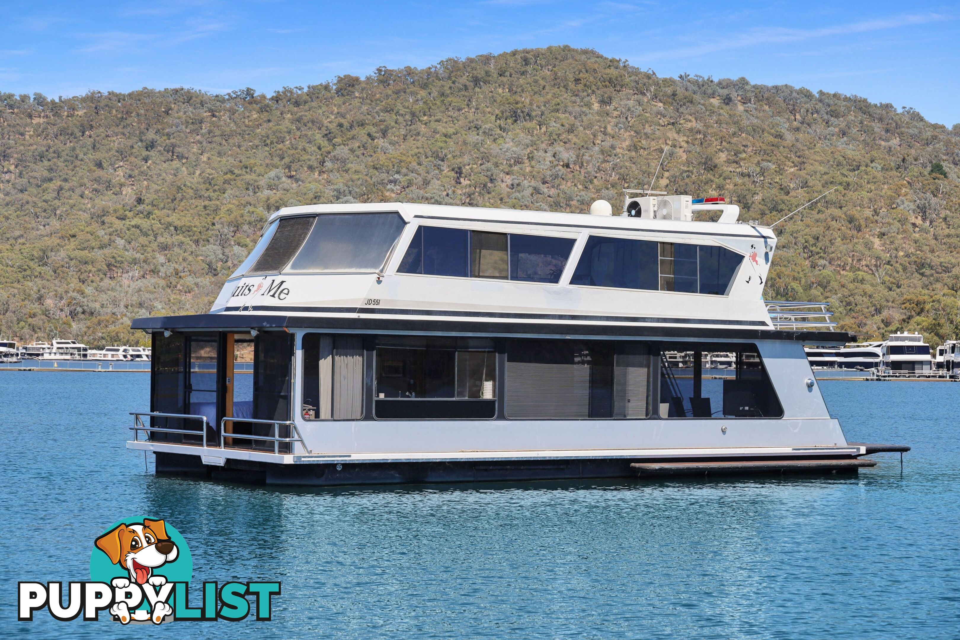 Suits Me Houseboat Holiday Home on Lake Eildon