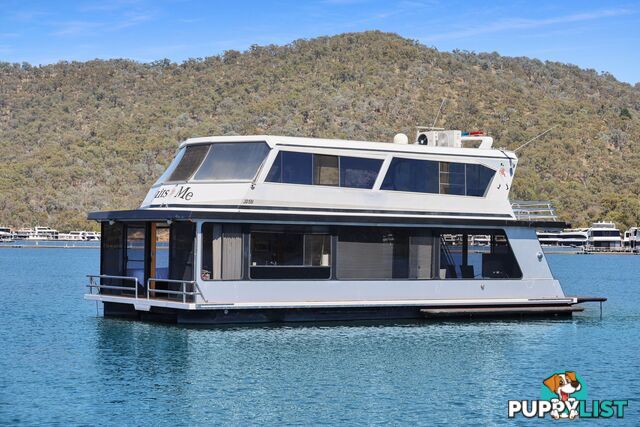 Suits Me Houseboat Holiday Home on Lake Eildon