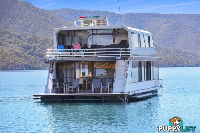 Suits Me Houseboat Holiday Home on Lake Eildon