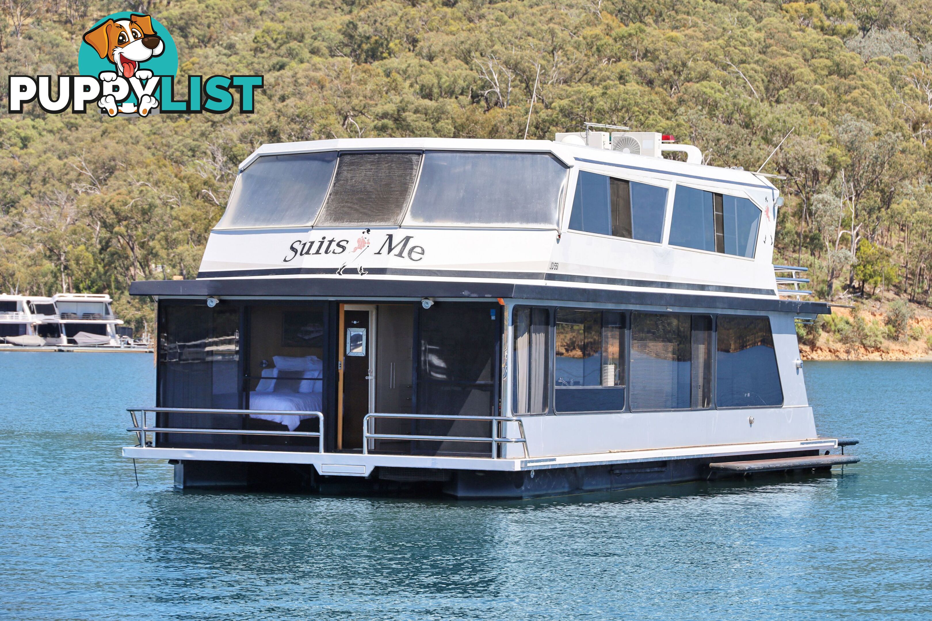 Suits Me Houseboat Holiday Home on Lake Eildon