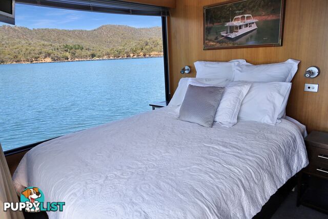 Suits Me Houseboat Holiday Home on Lake Eildon