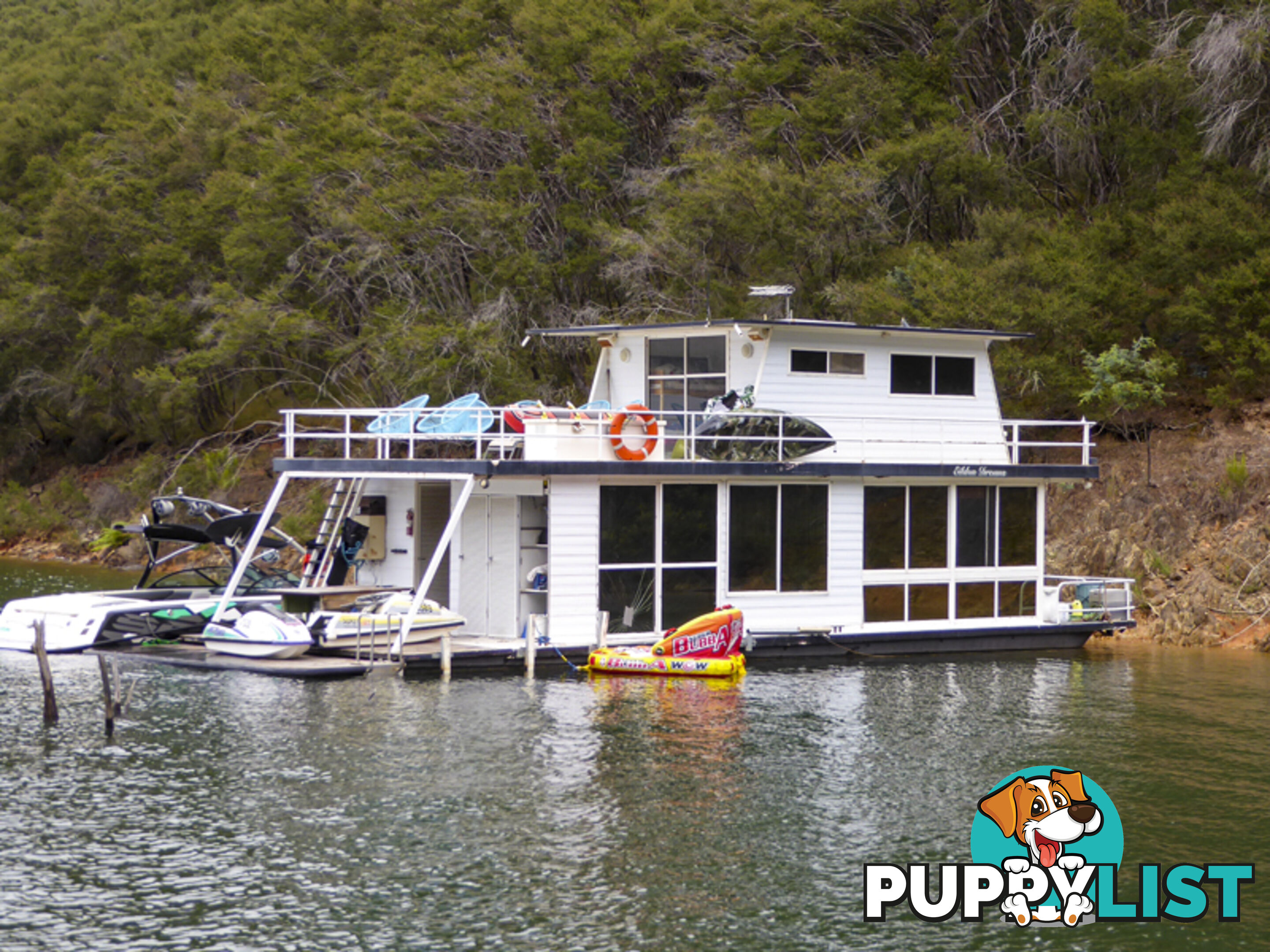 Eildon Dreams - "Under Contract of Sale" Houseboat holiday home for sale on Lake Eildon