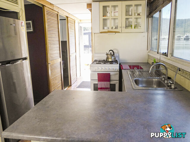 Eildon Dreams - "Under Contract of Sale" Houseboat holiday home for sale on Lake Eildon