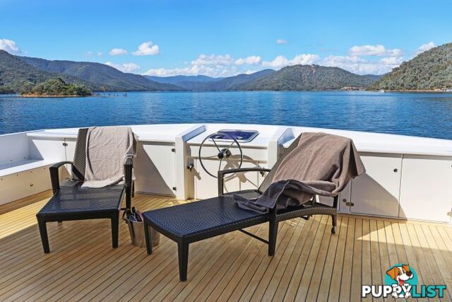 SAFFIRE Houseboat Holiday Home on Lake Eildon