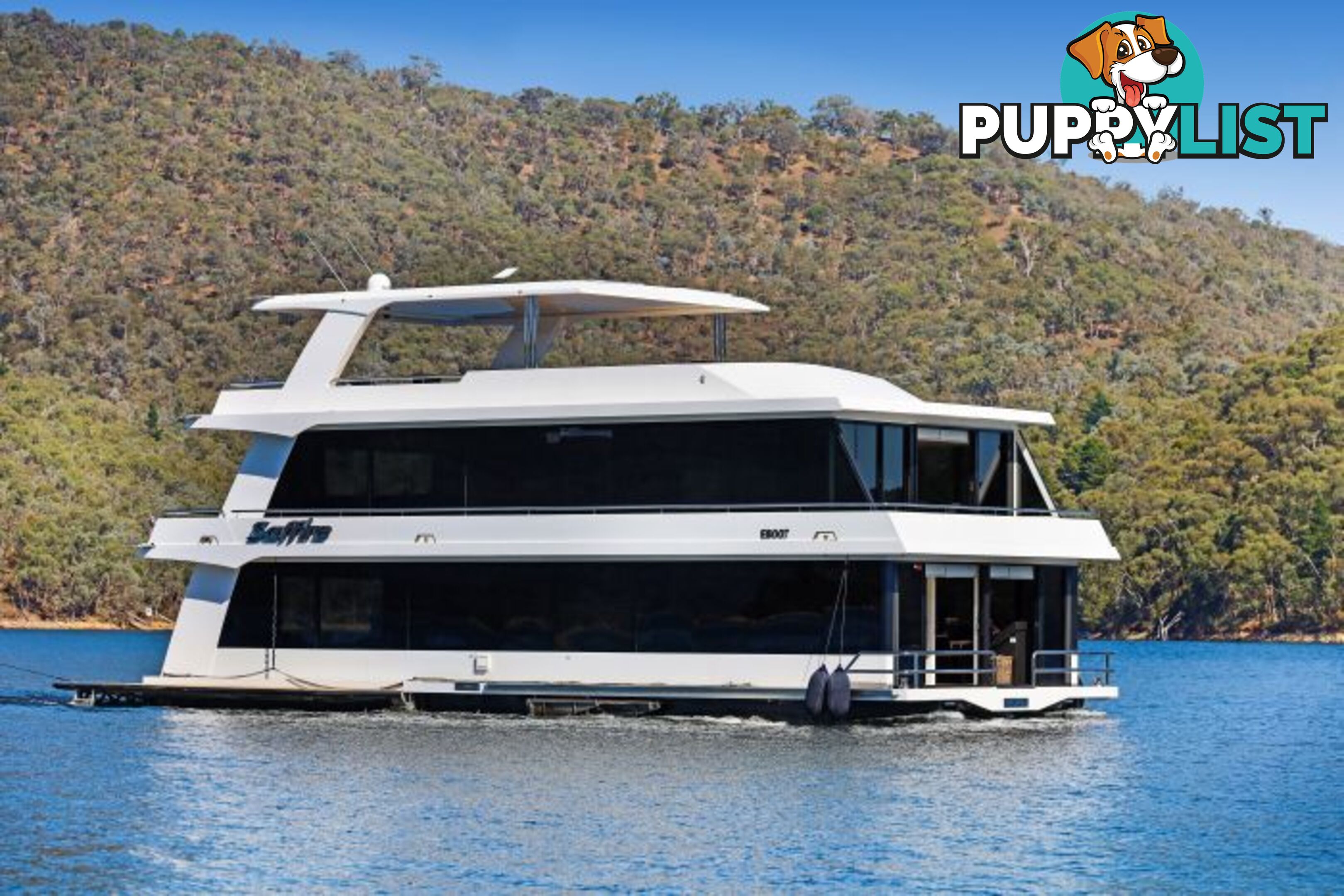 SAFFIRE Houseboat Holiday Home on Lake Eildon