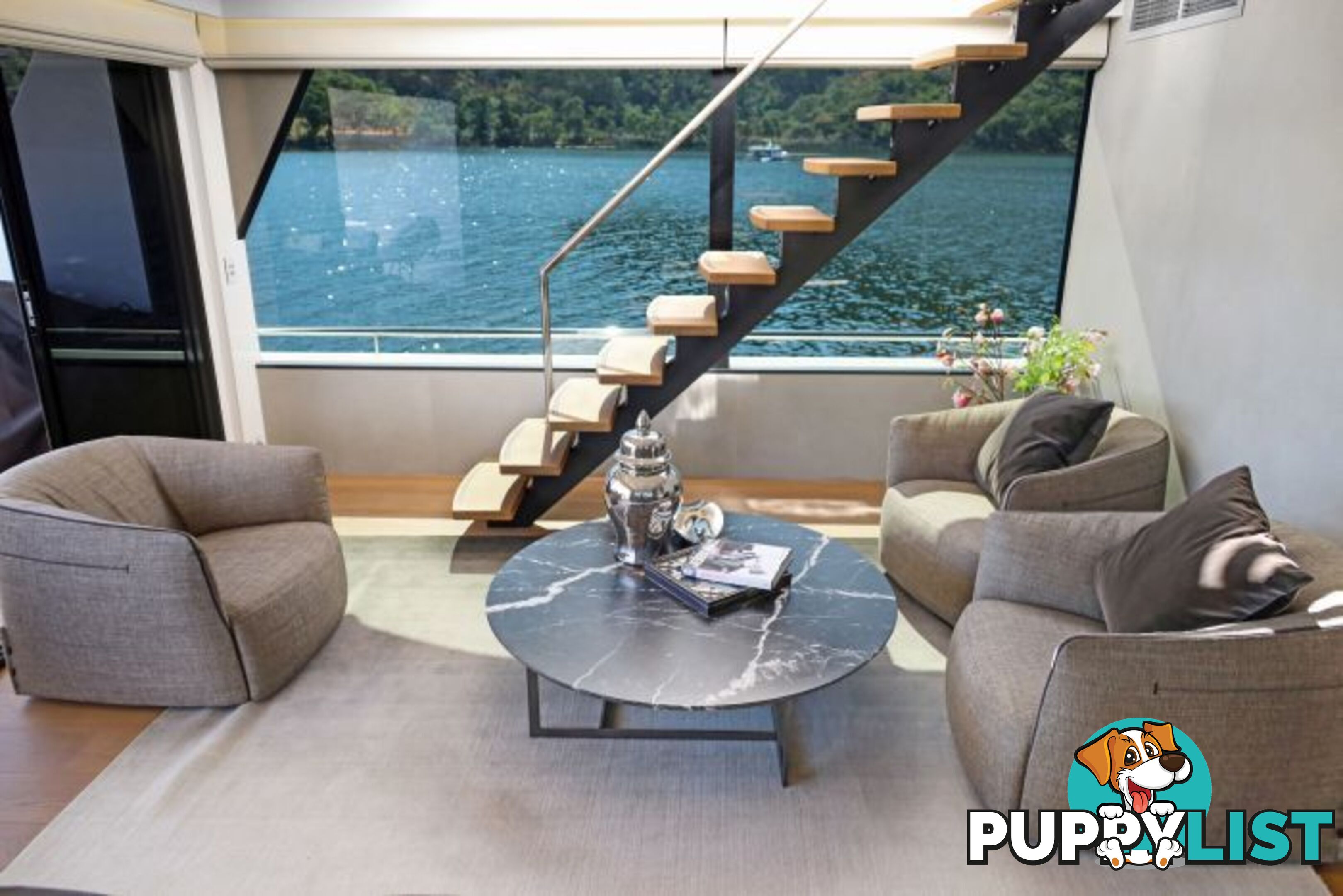 SAFFIRE Houseboat Holiday Home on Lake Eildon