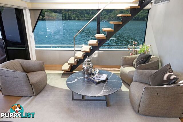 SAFFIRE Houseboat Holiday Home on Lake Eildon