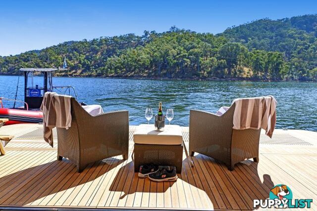 SAFFIRE Houseboat Holiday Home on Lake Eildon