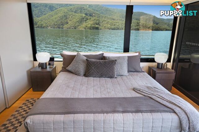 SAFFIRE Houseboat Holiday Home on Lake Eildon