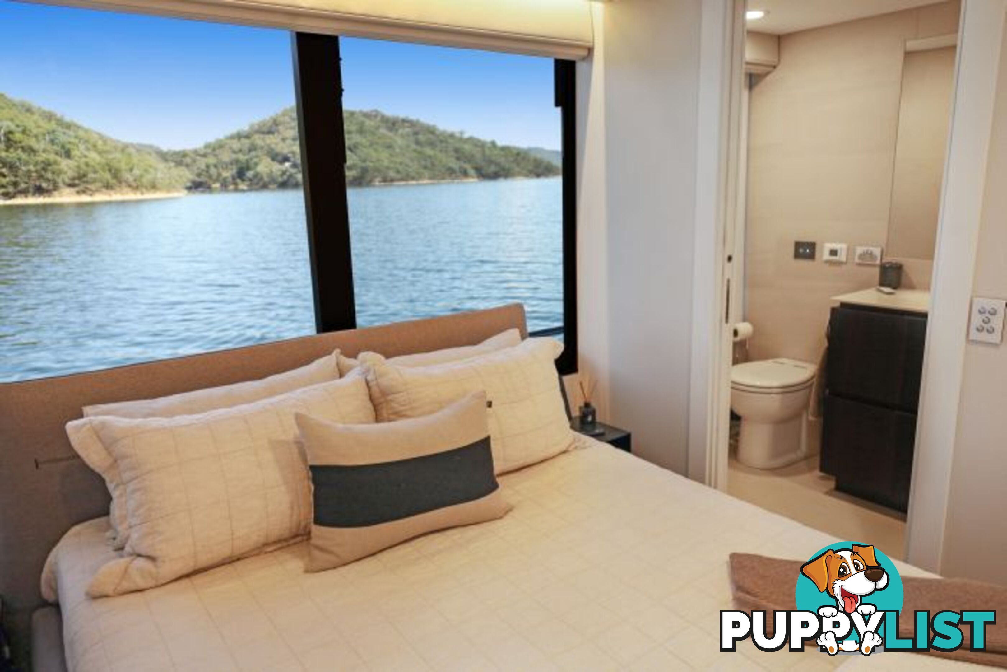 SAFFIRE Houseboat Holiday Home on Lake Eildon