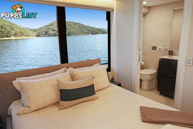 SAFFIRE Houseboat Holiday Home on Lake Eildon