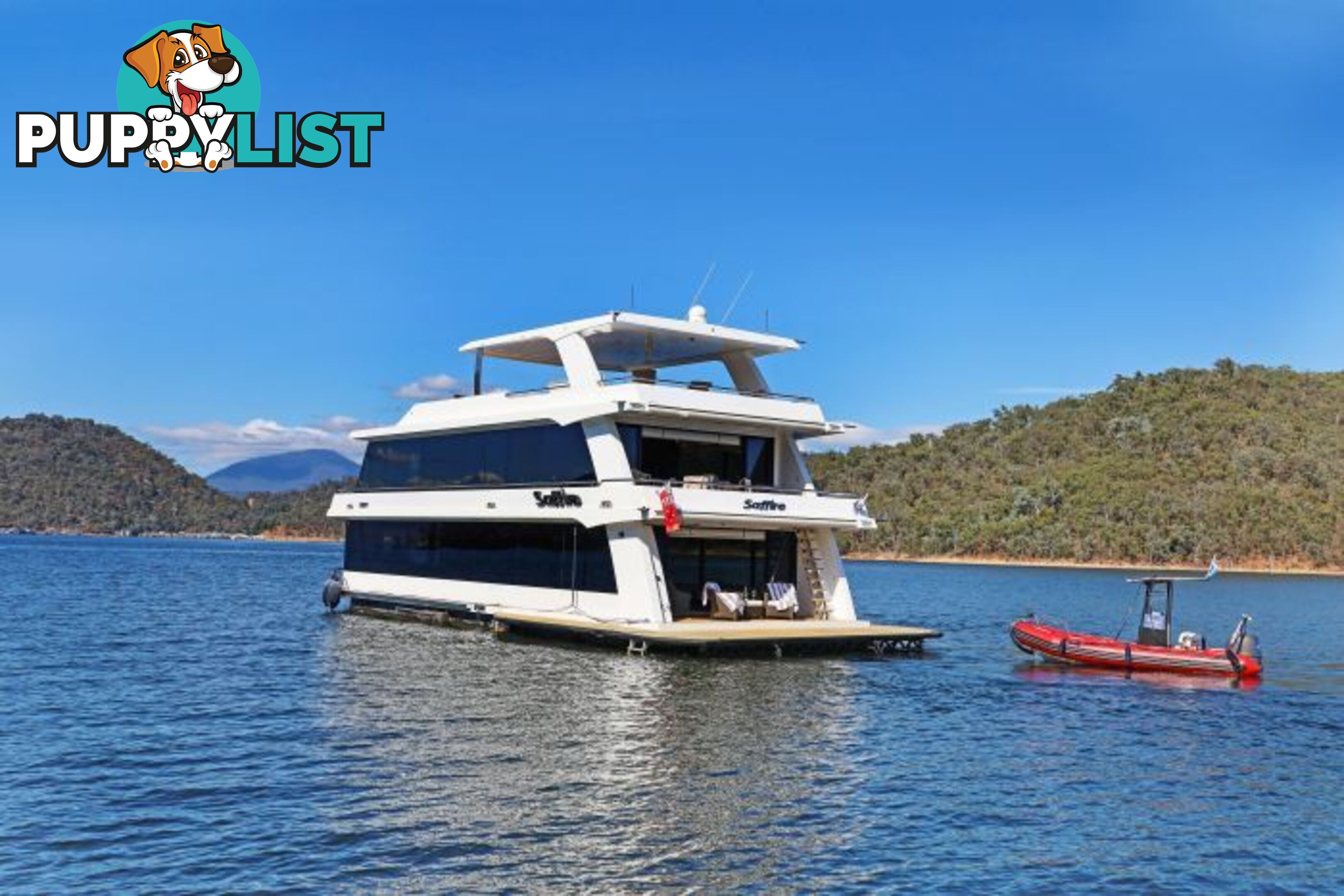 SAFFIRE Houseboat Holiday Home on Lake Eildon