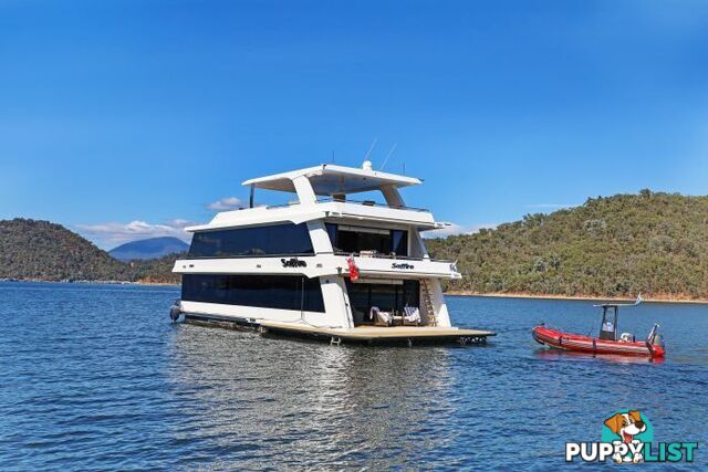 SAFFIRE Houseboat Holiday Home on Lake Eildon