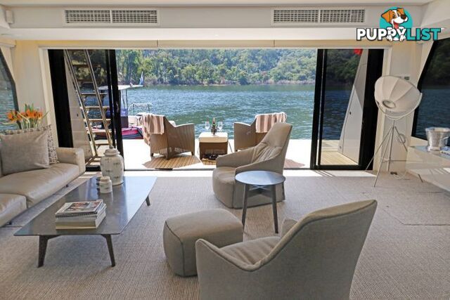 SAFFIRE Houseboat Holiday Home on Lake Eildon