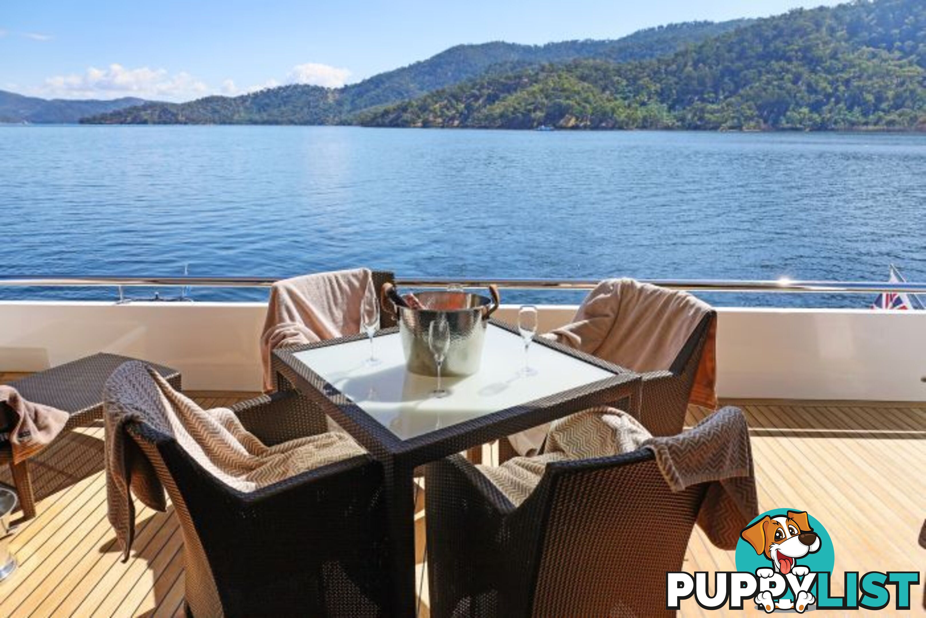 SAFFIRE Houseboat Holiday Home on Lake Eildon