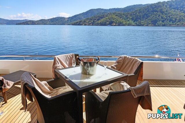 SAFFIRE Houseboat Holiday Home on Lake Eildon