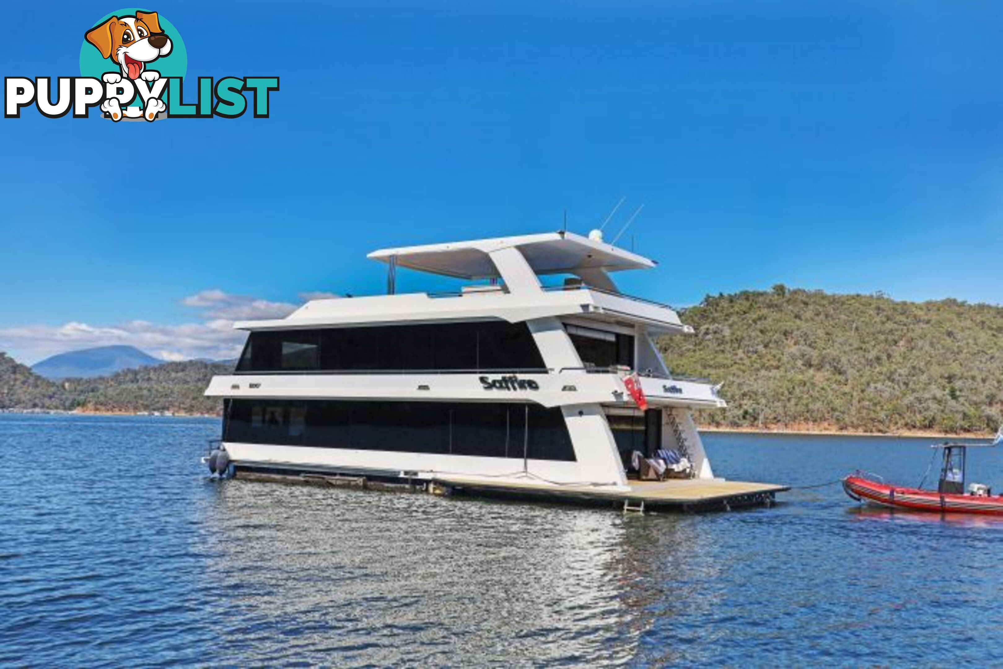 SAFFIRE Houseboat Holiday Home on Lake Eildon