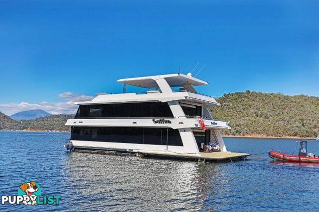 SAFFIRE Houseboat Holiday Home on Lake Eildon