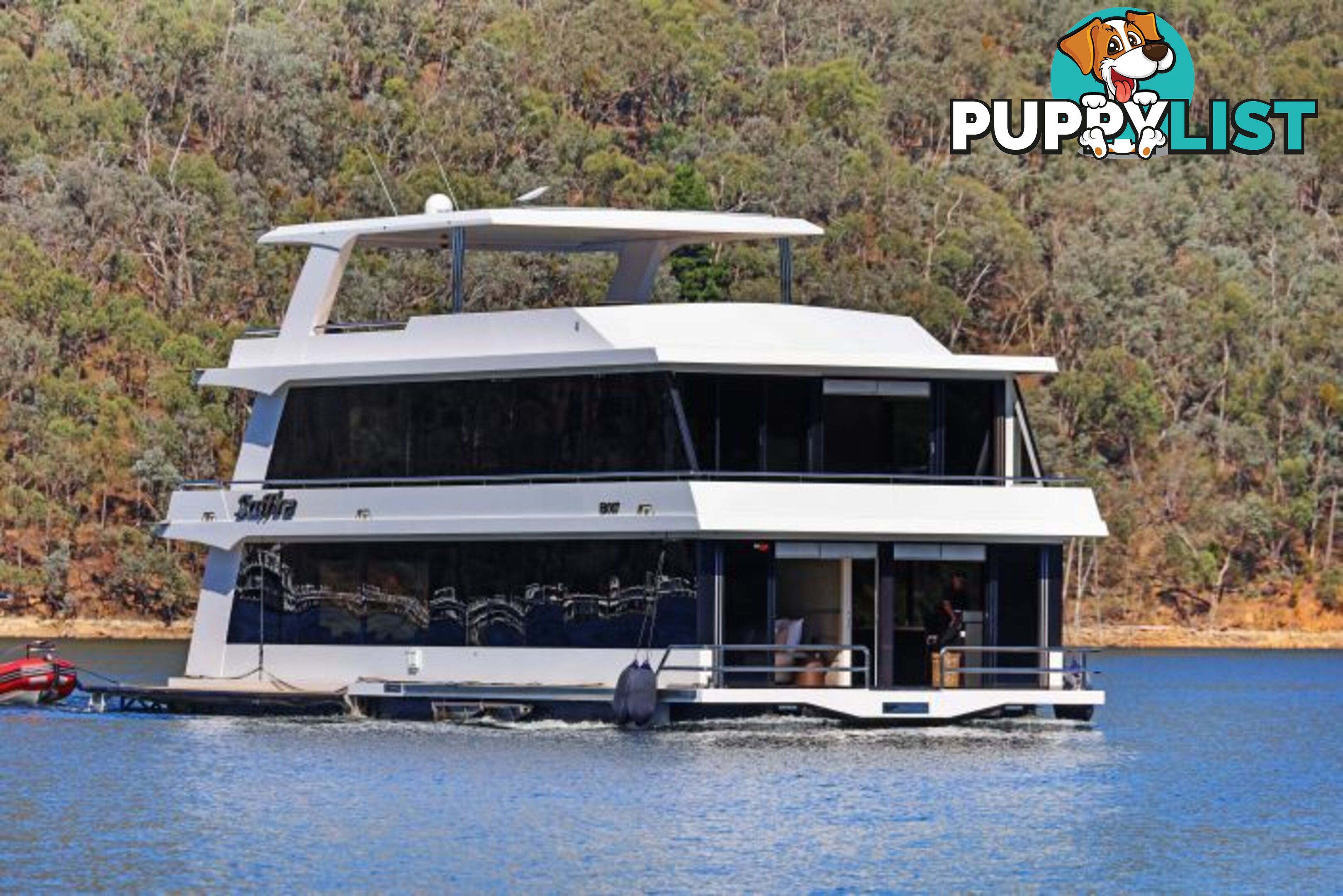 SAFFIRE Houseboat Holiday Home on Lake Eildon