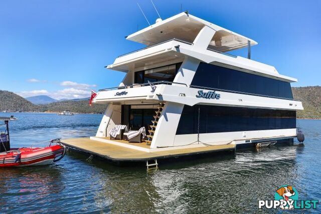 SAFFIRE Houseboat Holiday Home on Lake Eildon