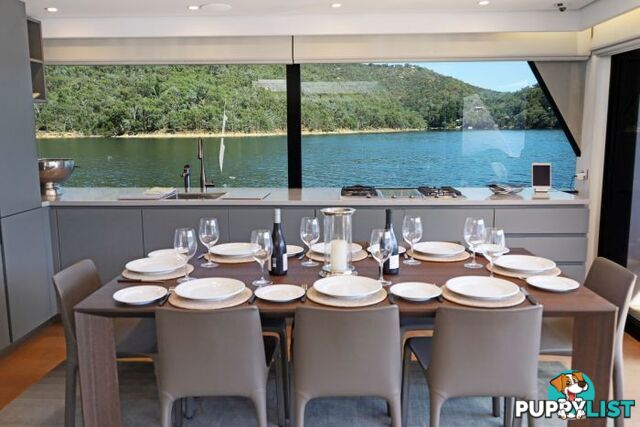 SAFFIRE Houseboat Holiday Home on Lake Eildon