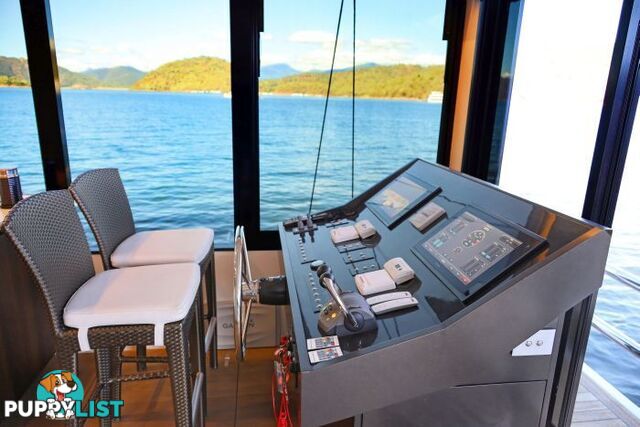 SAFFIRE Houseboat Holiday Home on Lake Eildon