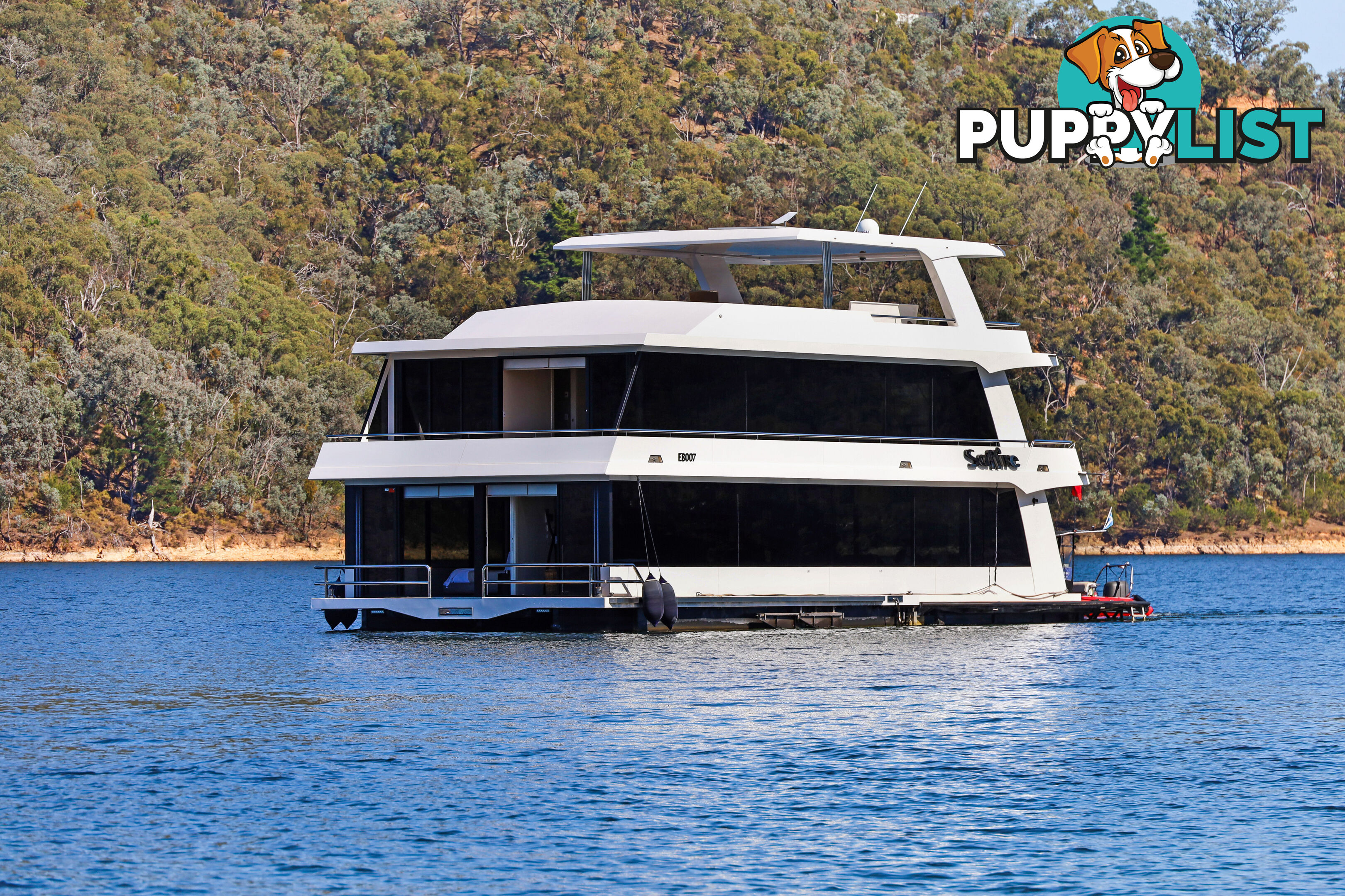 SAFFIRE Houseboat Holiday Home on Lake Eildon