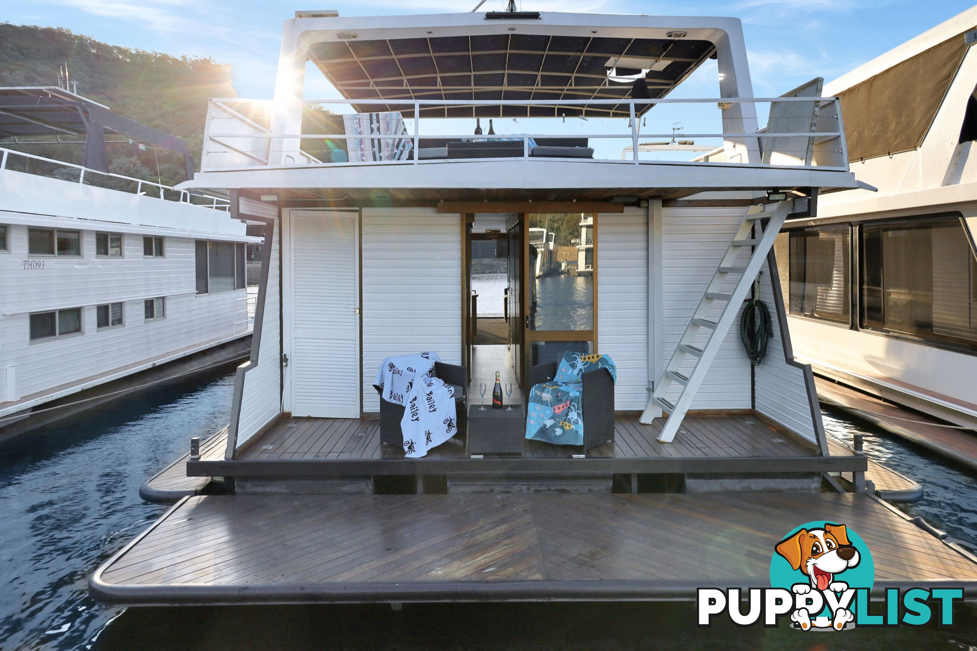 Charisma Houseboat Holiday Home at Lake Eildon