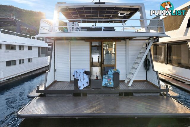 Charisma Houseboat Holiday Home at Lake Eildon