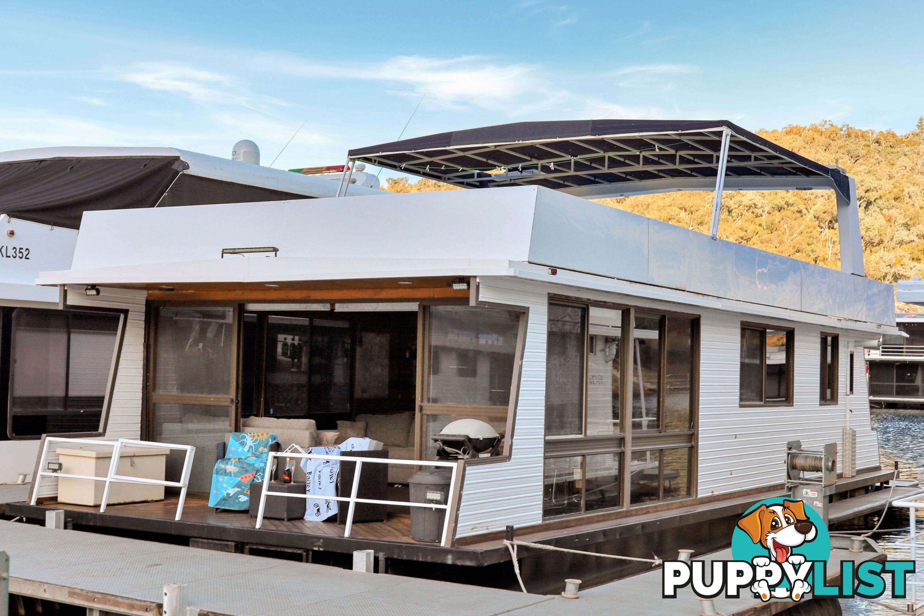 Charisma Houseboat Holiday Home at Lake Eildon