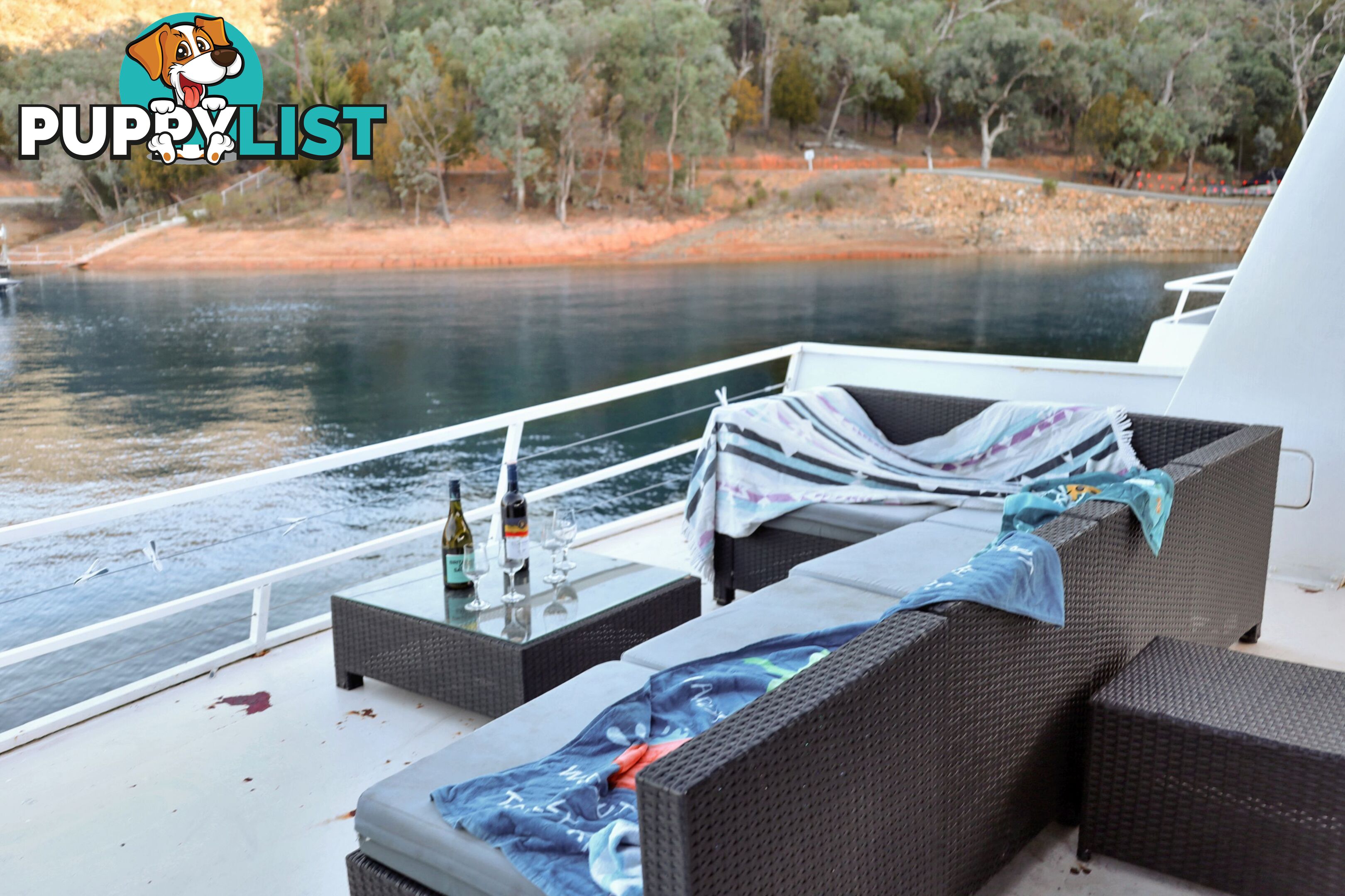 Charisma Houseboat Holiday Home at Lake Eildon