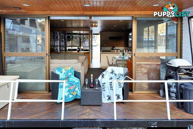 Charisma Houseboat Holiday Home at Lake Eildon