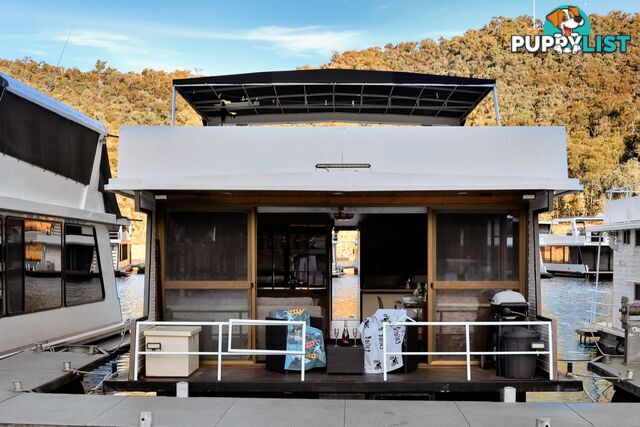 Charisma Houseboat Holiday Home at Lake Eildon