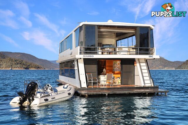 Mambo Houseboat Holiday Home on Lake Eildon