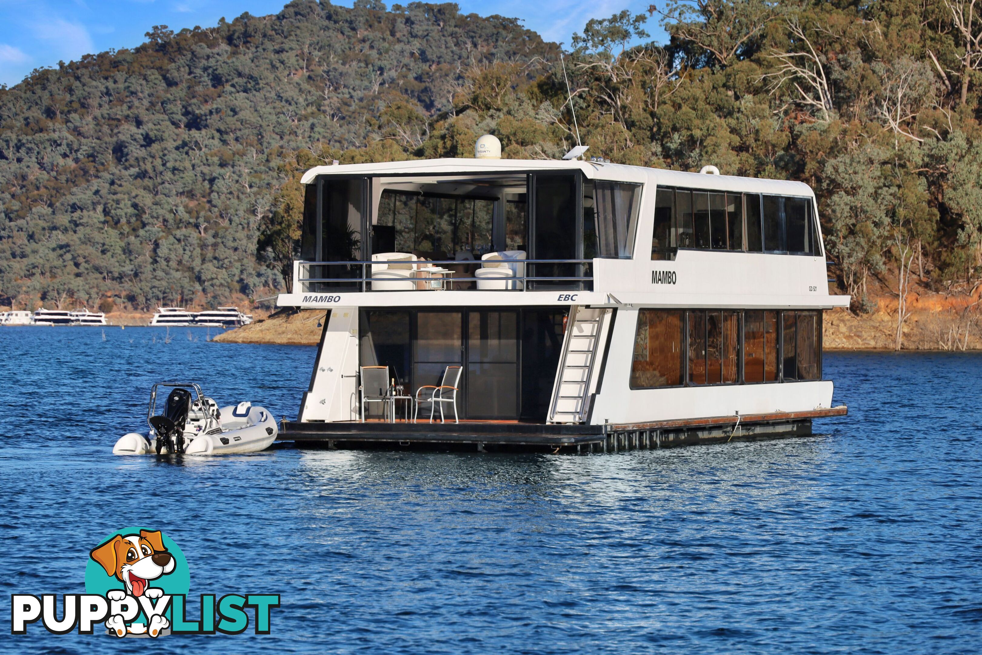 Mambo Houseboat Holiday Home on Lake Eildon