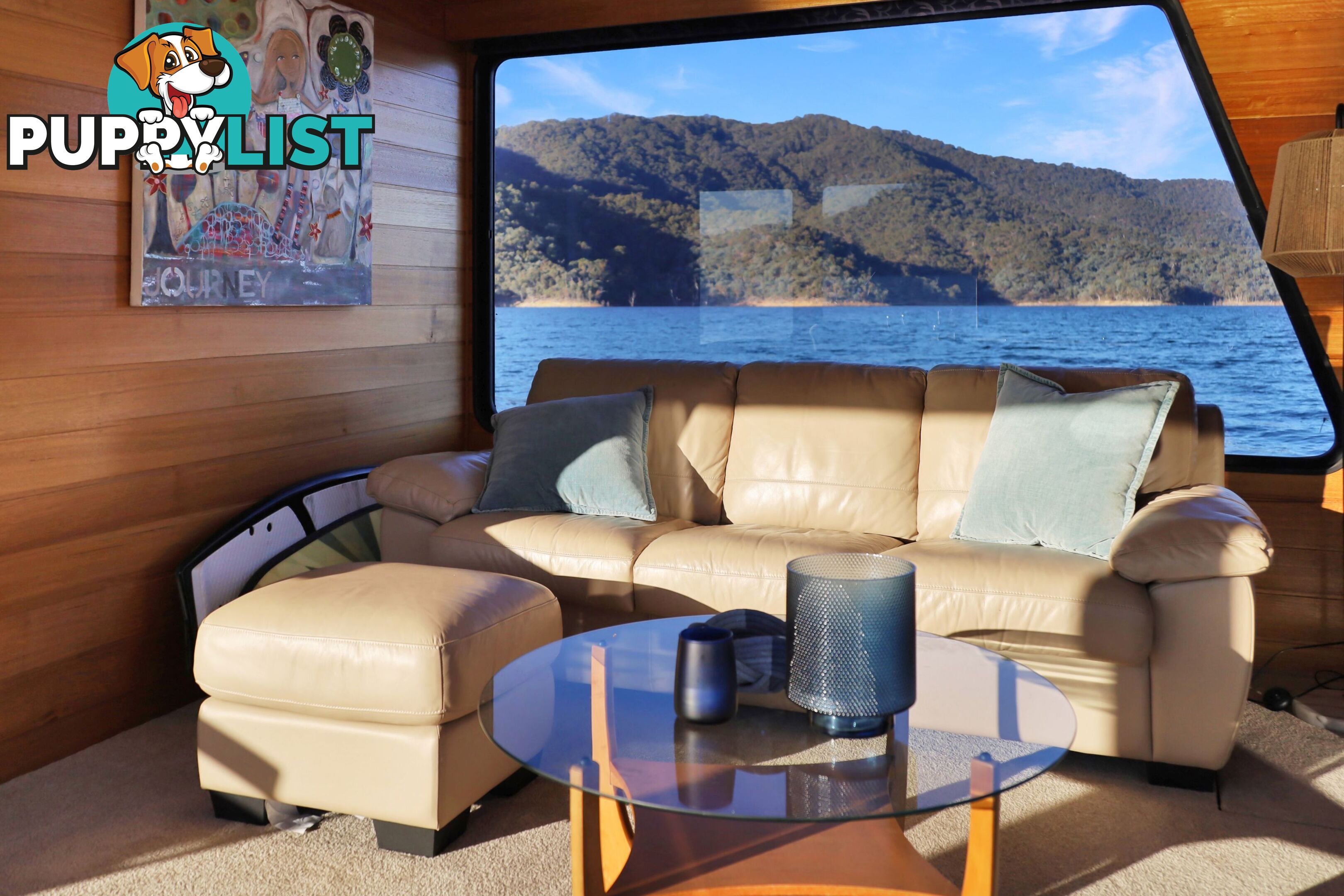 Mambo Houseboat Holiday Home on Lake Eildon