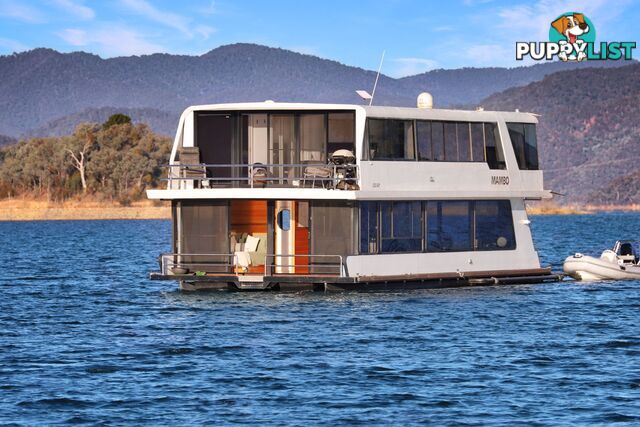 Mambo Houseboat Holiday Home on Lake Eildon