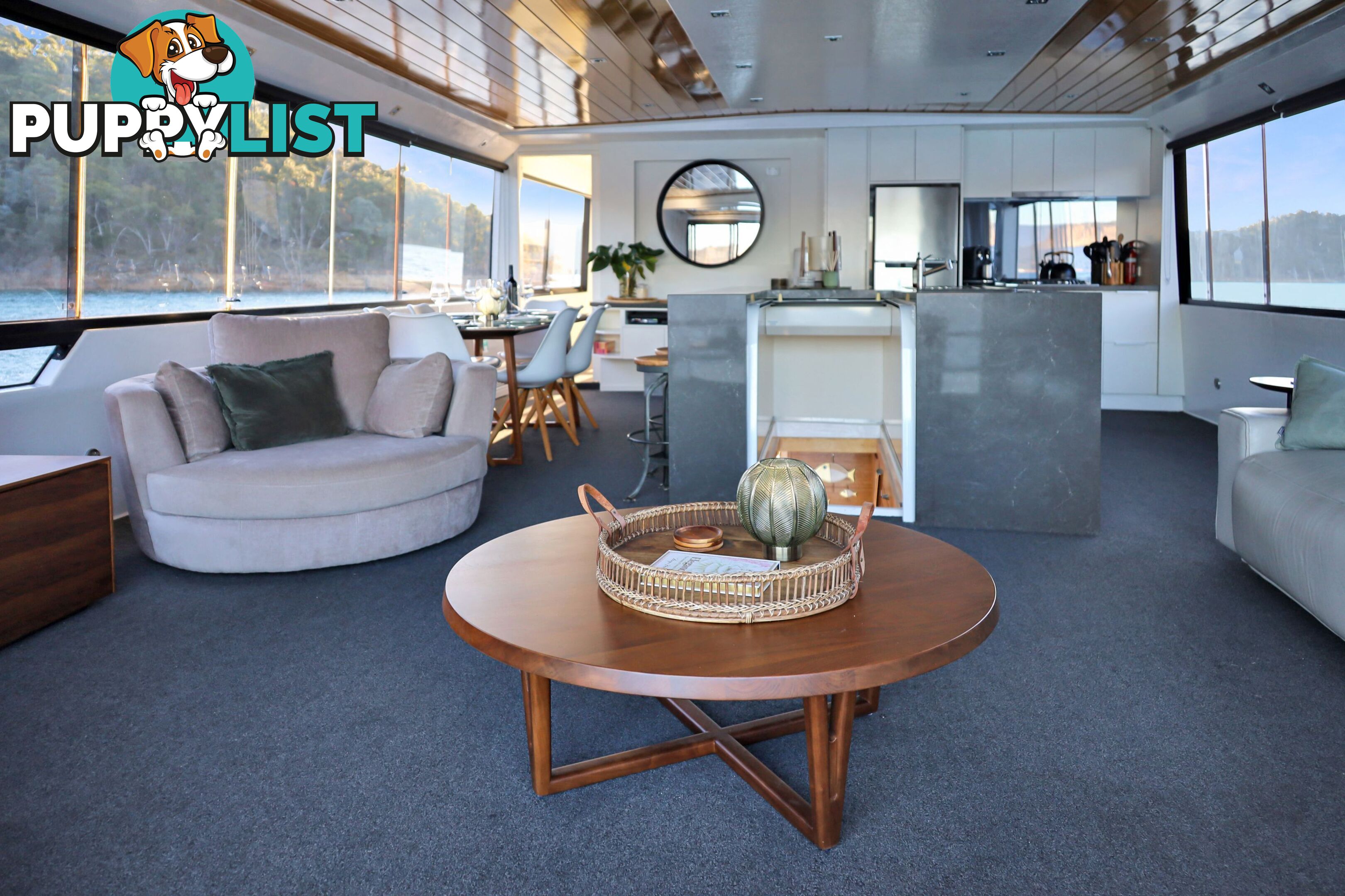 Mambo Houseboat Holiday Home on Lake Eildon