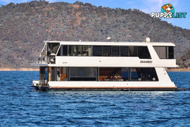 Mambo Houseboat Holiday Home on Lake Eildon