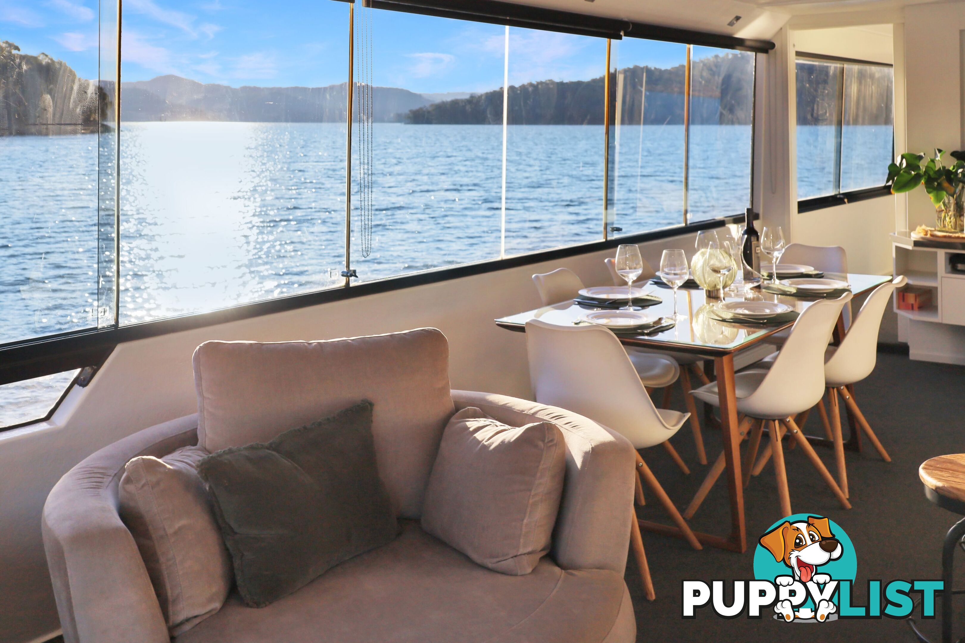 Mambo Houseboat Holiday Home on Lake Eildon