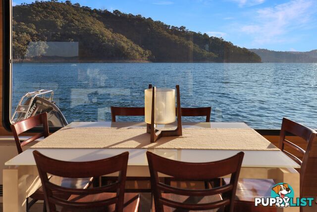 Mambo Houseboat Holiday Home on Lake Eildon