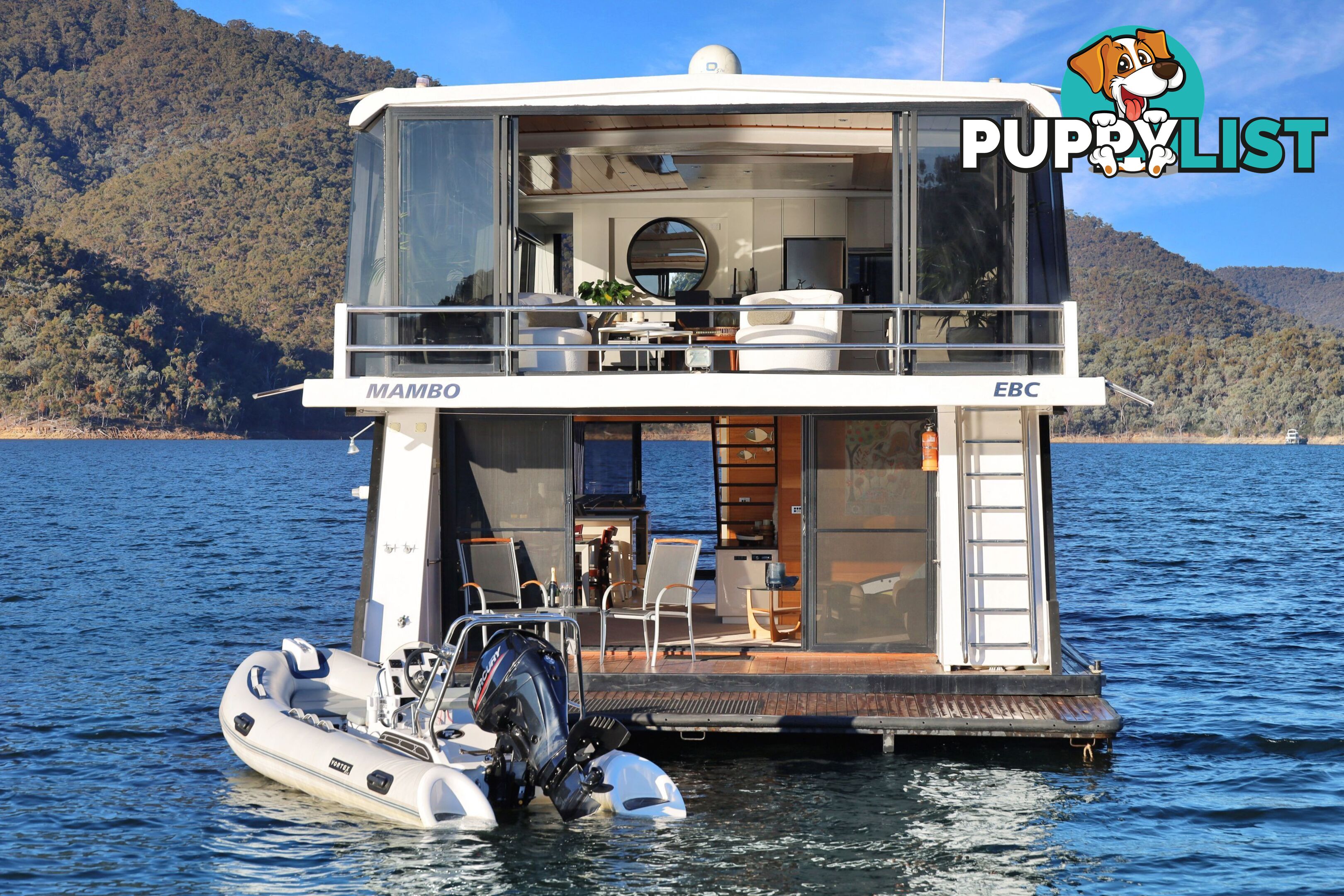 Mambo Houseboat Holiday Home on Lake Eildon