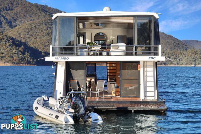 Mambo Houseboat Holiday Home on Lake Eildon