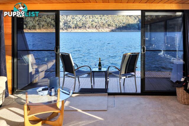 Mambo Houseboat Holiday Home on Lake Eildon