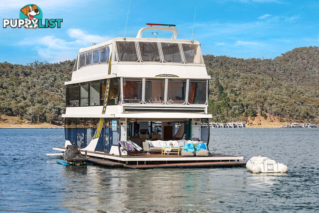 WOW Houseboat Holiday Home on Lake Eildon